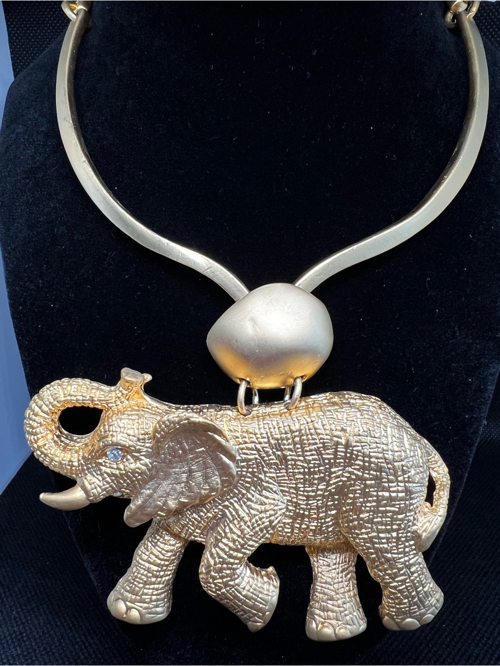 Gold Elephant Pendant Statement Necklace - 80-90’ Vintage New old stock